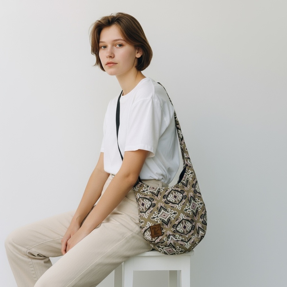 NEW HOPE GIRLS x VERA BRADLEY COLLAB - BOHO CROSS‎ BODY / HOBO SHOULDER BAG S2